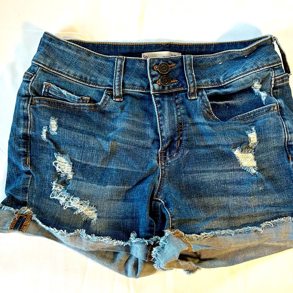 Juniors SO favorite midi low-rise denim shorts, distressed, size 7, trendy